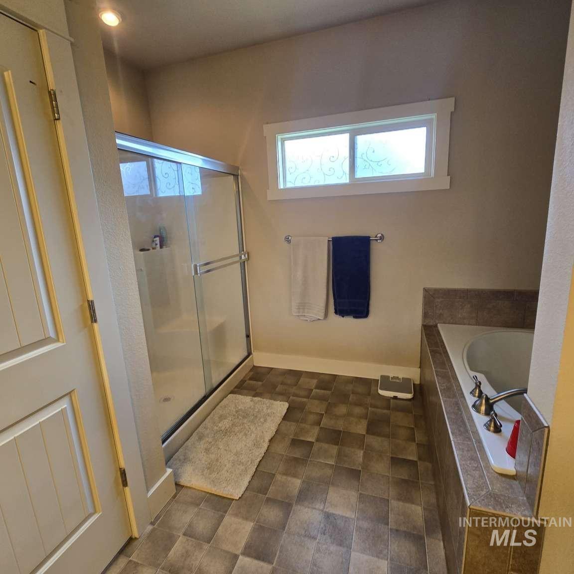 2877 E Shadowwolf Dr, Eagle, Idaho 83616, 3 Bedrooms, 2.5 Bathrooms, Residential For Sale, Price $624,000,MLS 98997114