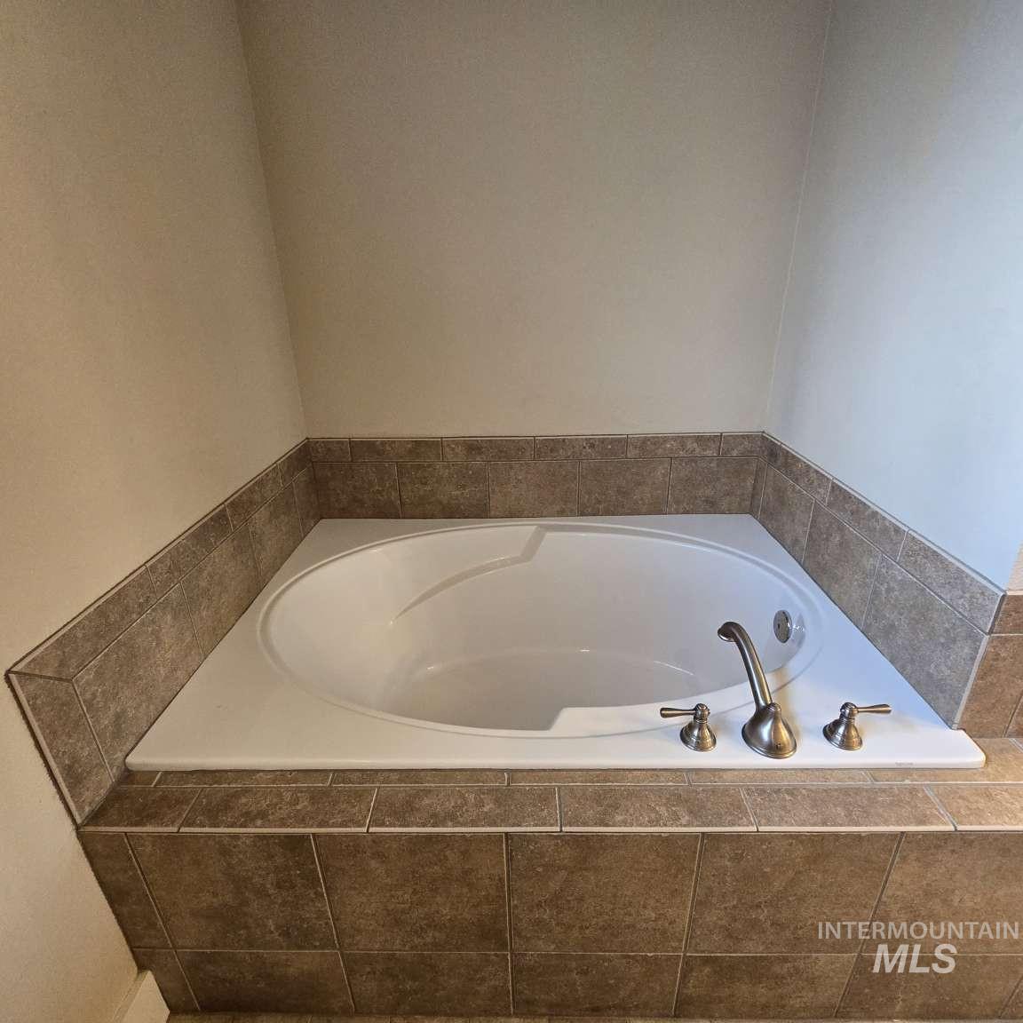 2877 E Shadowwolf Dr, Eagle, Idaho 83616, 3 Bedrooms, 2.5 Bathrooms, Residential For Sale, Price $624,000,MLS 98997114