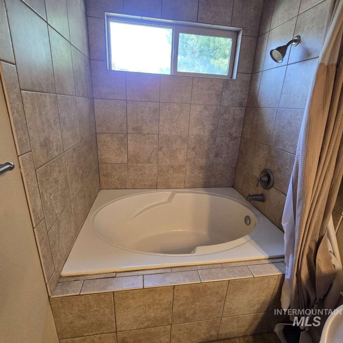 2877 E Shadowwolf Dr, Eagle, Idaho 83616, 3 Bedrooms, 2.5 Bathrooms, Residential For Sale, Price $624,000,MLS 98997114