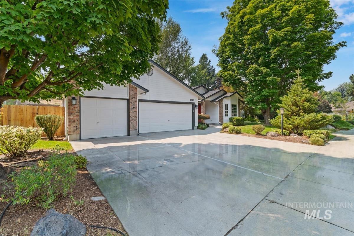 3787 E Shady Glen Dr, Boise, Idaho 83706, 3 Bedrooms, 2 Bathrooms, Residential For Sale, Price $749,900,MLS 98997120
