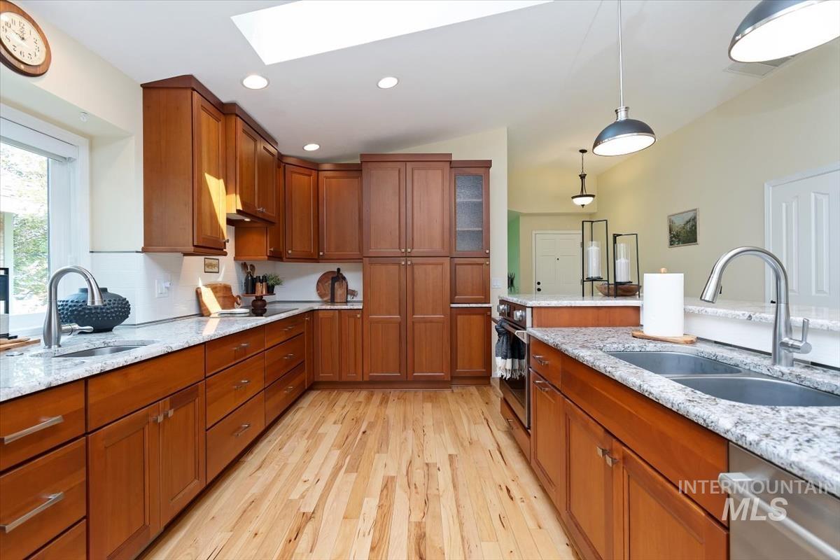 3787 E Shady Glen Dr, Boise, Idaho 83706, 3 Bedrooms, 2 Bathrooms, Residential For Sale, Price $749,900,MLS 98997120