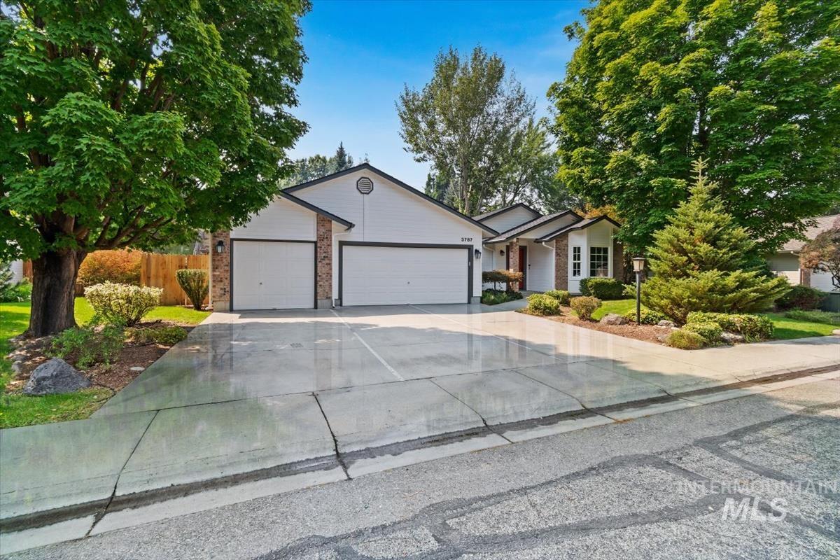3787 E Shady Glen Dr, Boise, Idaho 83706, 3 Bedrooms, 2 Bathrooms, Residential For Sale, Price $749,900,MLS 98997120