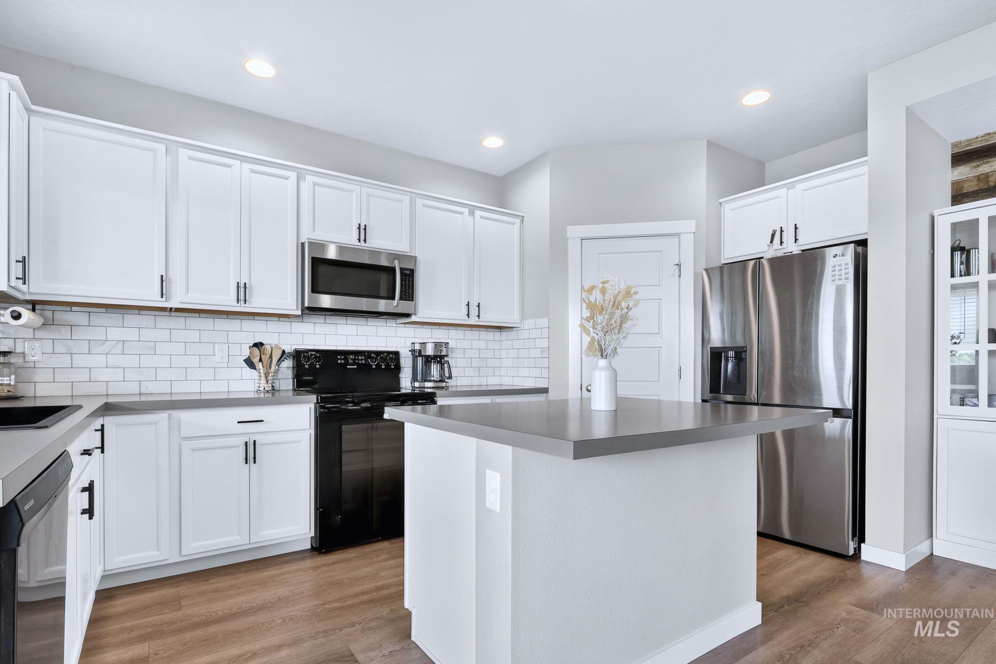 17215 N Wingtip Way, Nampa, Idaho 83687, 3 Bedrooms, 2.5 Bathrooms, Residential For Sale, Price $475,000,MLS 98997124