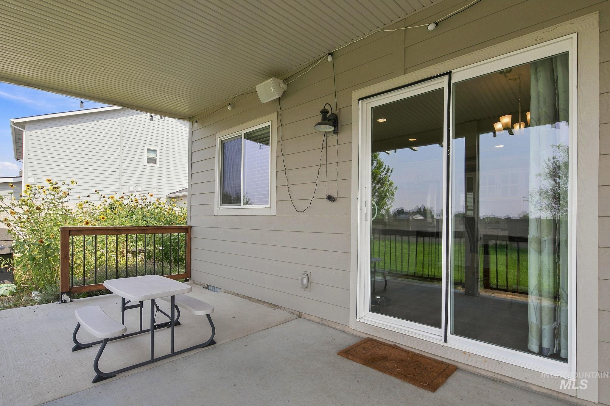 17215 N Wingtip Way, Nampa, Idaho 83687, 3 Bedrooms, 2.5 Bathrooms, Residential For Sale, Price $475,000,MLS 98997124