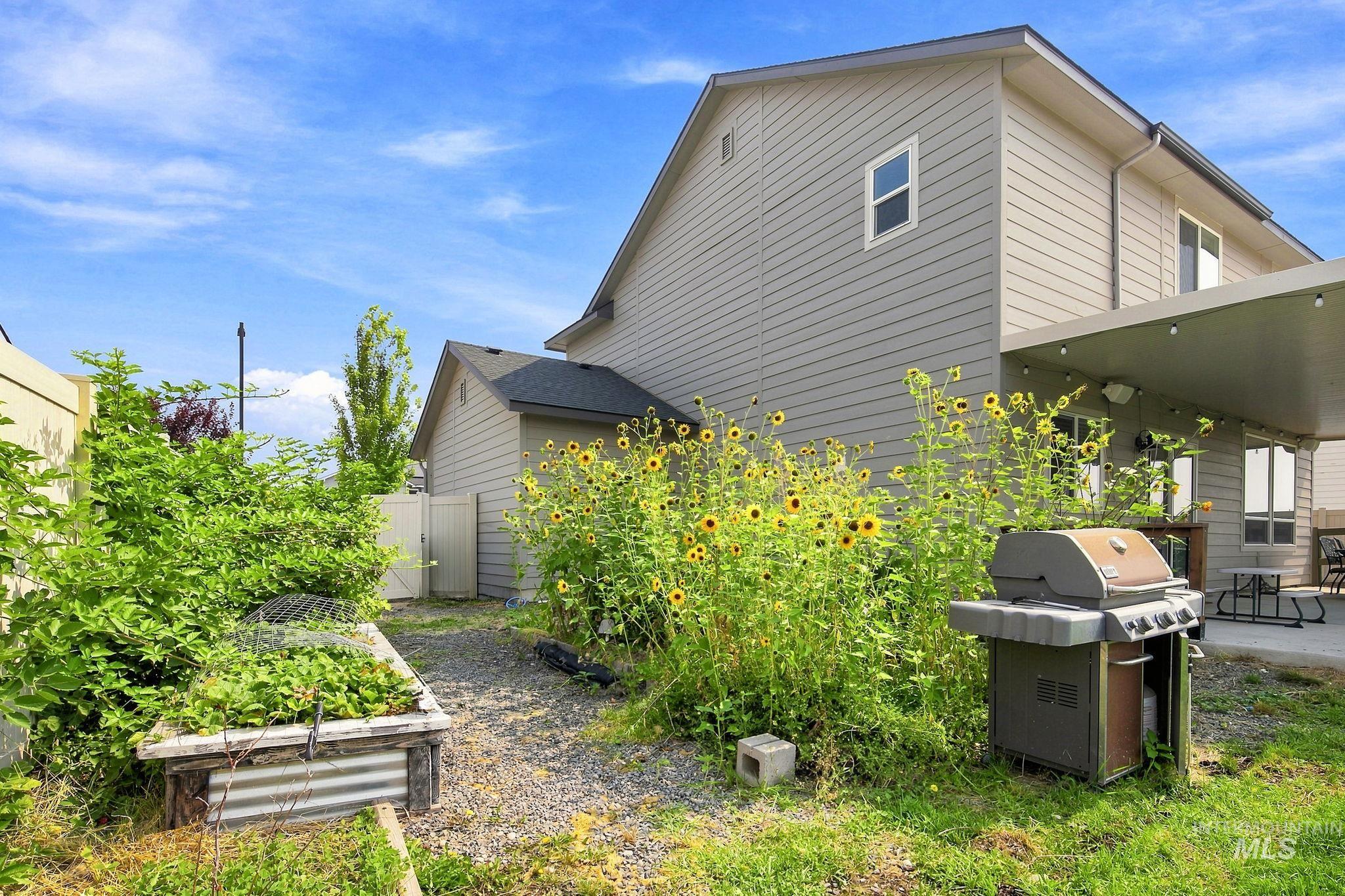 17215 N Wingtip Way, Nampa, Idaho 83687, 3 Bedrooms, 2.5 Bathrooms, Residential For Sale, Price $475,000,MLS 98997124