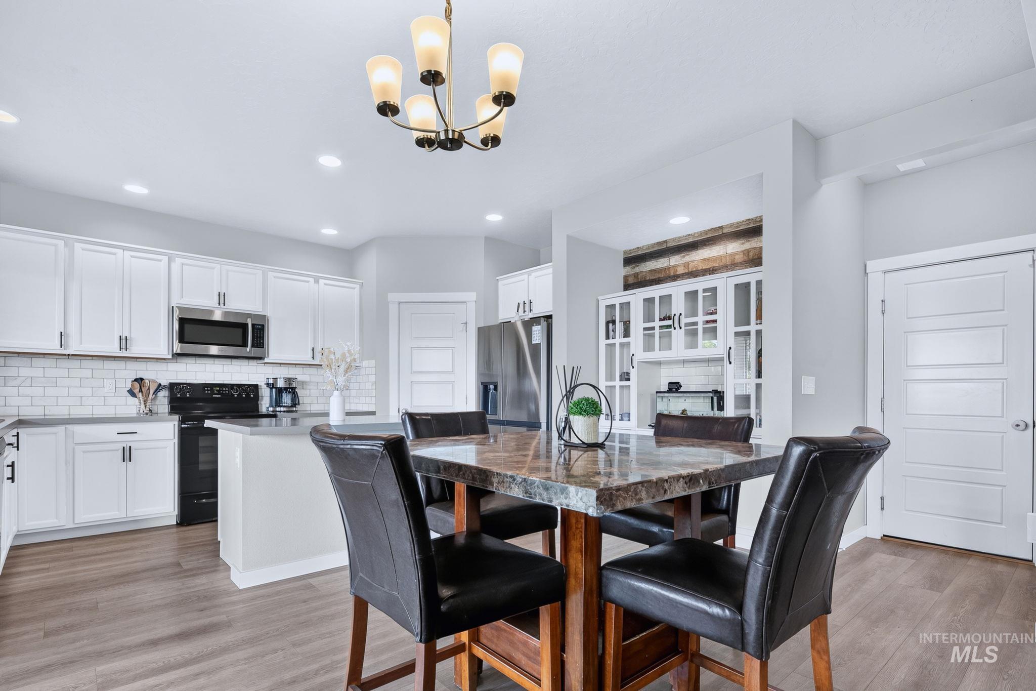 17215 N Wingtip Way, Nampa, Idaho 83687, 3 Bedrooms, 2.5 Bathrooms, Residential For Sale, Price $475,000,MLS 98997124