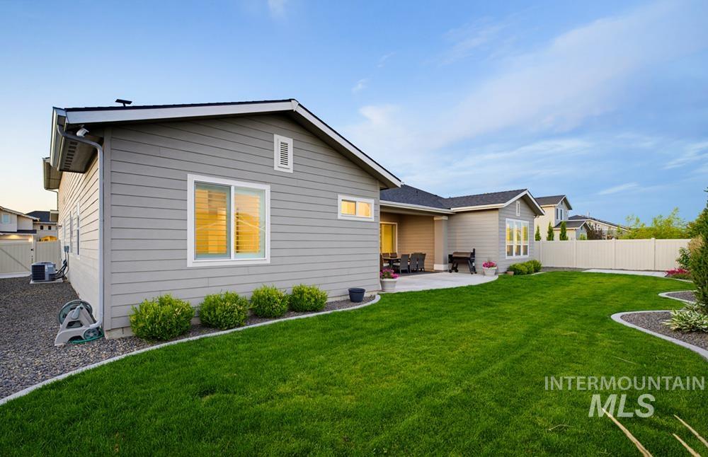 5371 W Philomena Dr, Meridian, Idaho 83646, 5 Bedrooms, 4.5 Bathrooms, Residential For Sale, Price $949,900,MLS 98997125