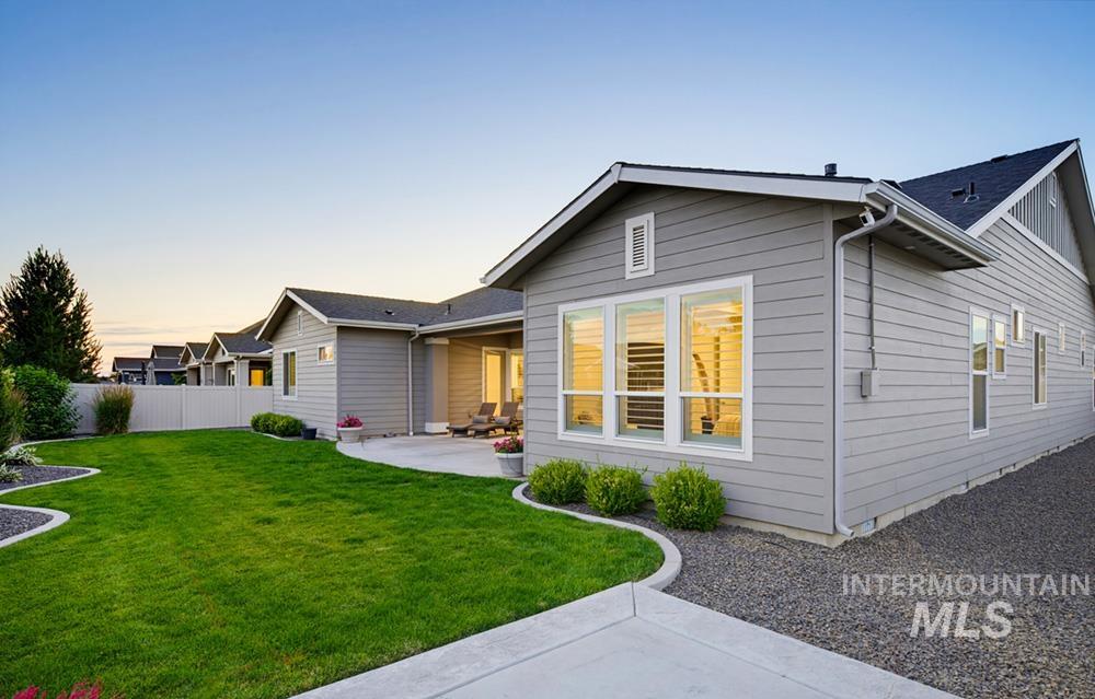 5371 W Philomena Dr, Meridian, Idaho 83646, 5 Bedrooms, 4.5 Bathrooms, Residential For Sale, Price $949,900,MLS 98997125
