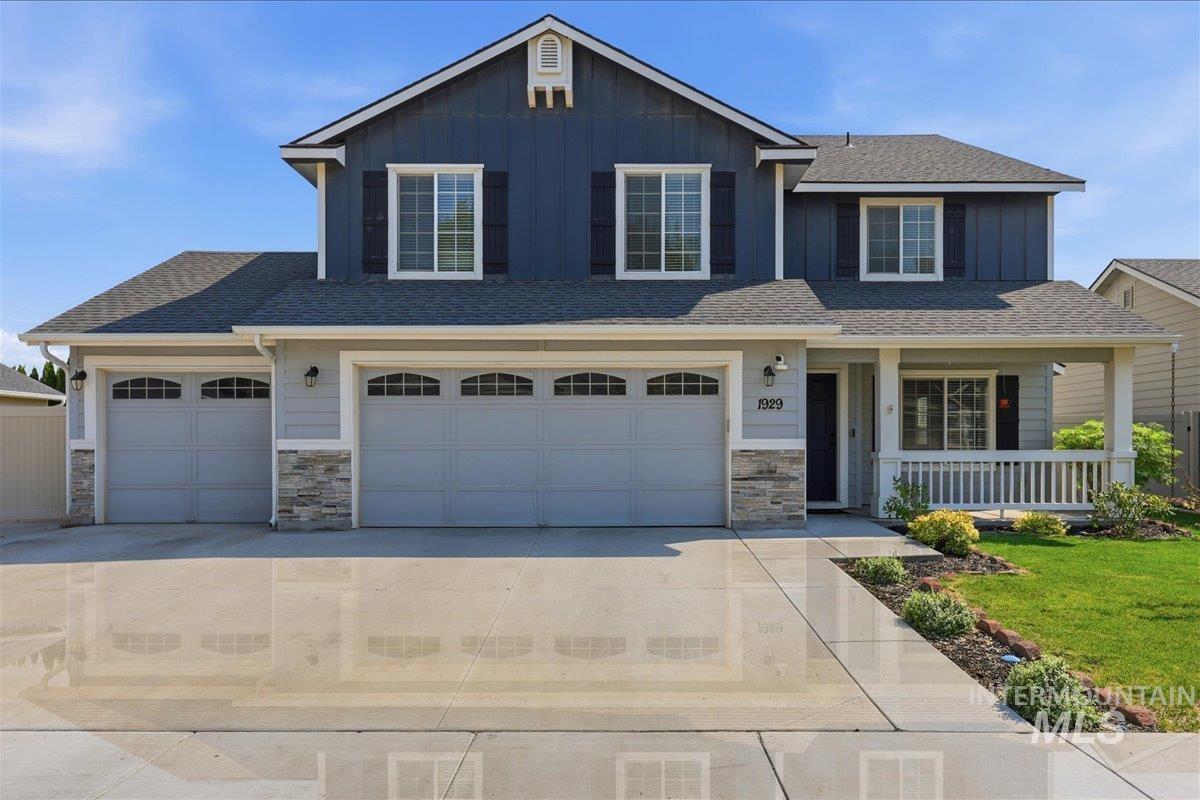 1929 W Crenshaw St, Kuna, Idaho 83634, 5 Bedrooms, 2.5 Bathrooms, Residential For Sale, Price $585,000,MLS 98997128