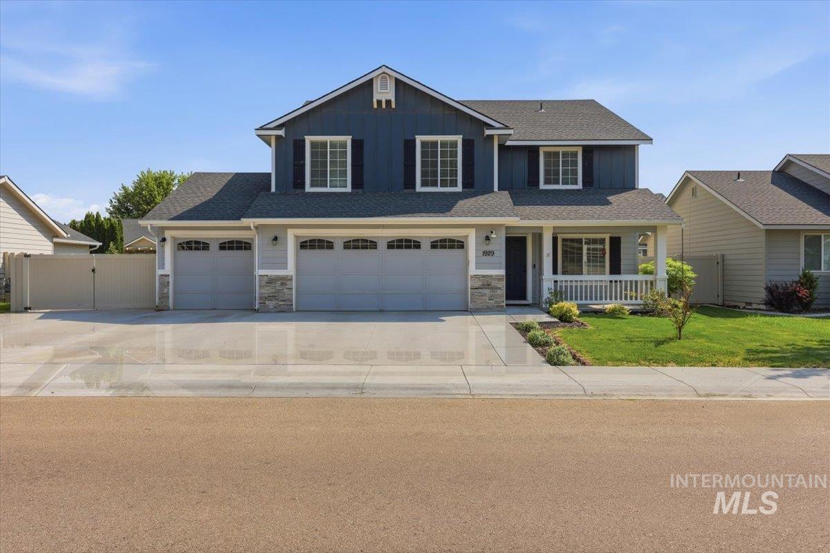 1929 W Crenshaw St, Kuna, Idaho 83634, 5 Bedrooms, 2.5 Bathrooms, Residential For Sale, Price $585,000,MLS 98997128