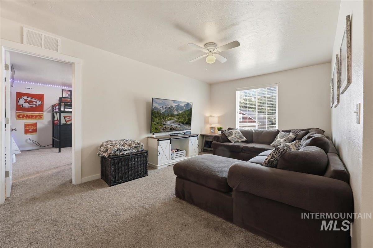 1929 W Crenshaw St, Kuna, Idaho 83634, 5 Bedrooms, 2.5 Bathrooms, Residential For Sale, Price $585,000,MLS 98997128