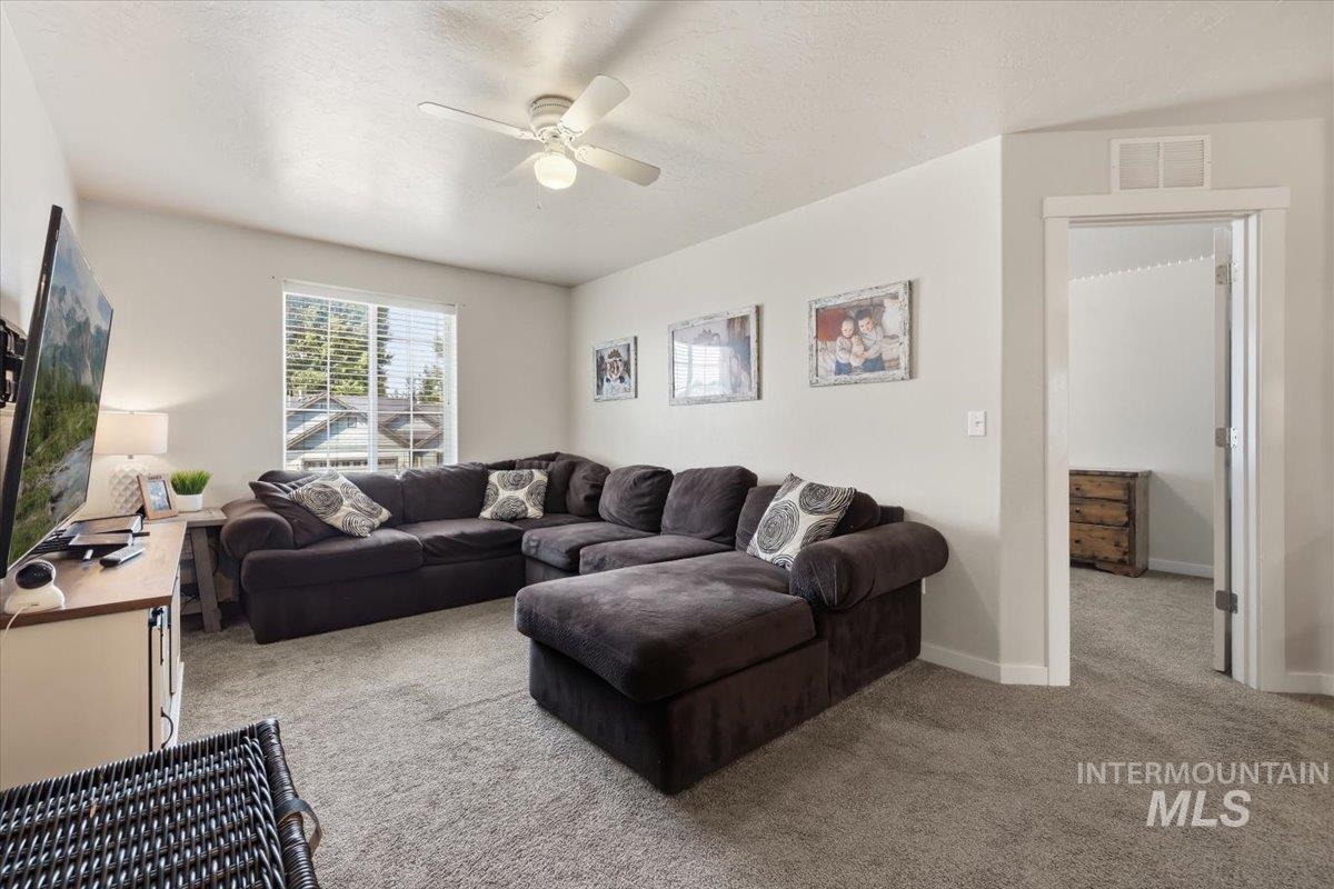 1929 W Crenshaw St, Kuna, Idaho 83634, 5 Bedrooms, 2.5 Bathrooms, Residential For Sale, Price $585,000,MLS 98997128