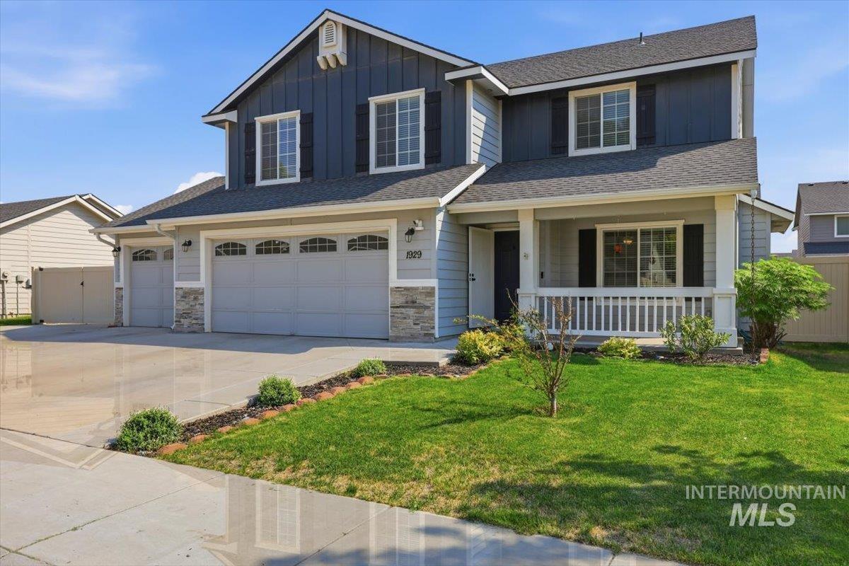 1929 W Crenshaw St, Kuna, Idaho 83634, 5 Bedrooms, 2.5 Bathrooms, Residential For Sale, Price $585,000,MLS 98997128