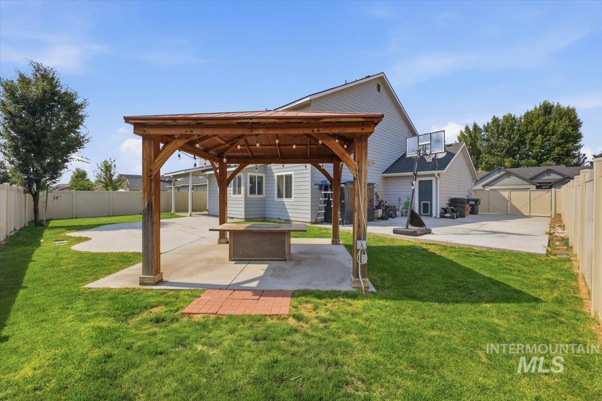 1929 W Crenshaw St, Kuna, Idaho 83634, 5 Bedrooms, 2.5 Bathrooms, Residential For Sale, Price $585,000,MLS 98997128