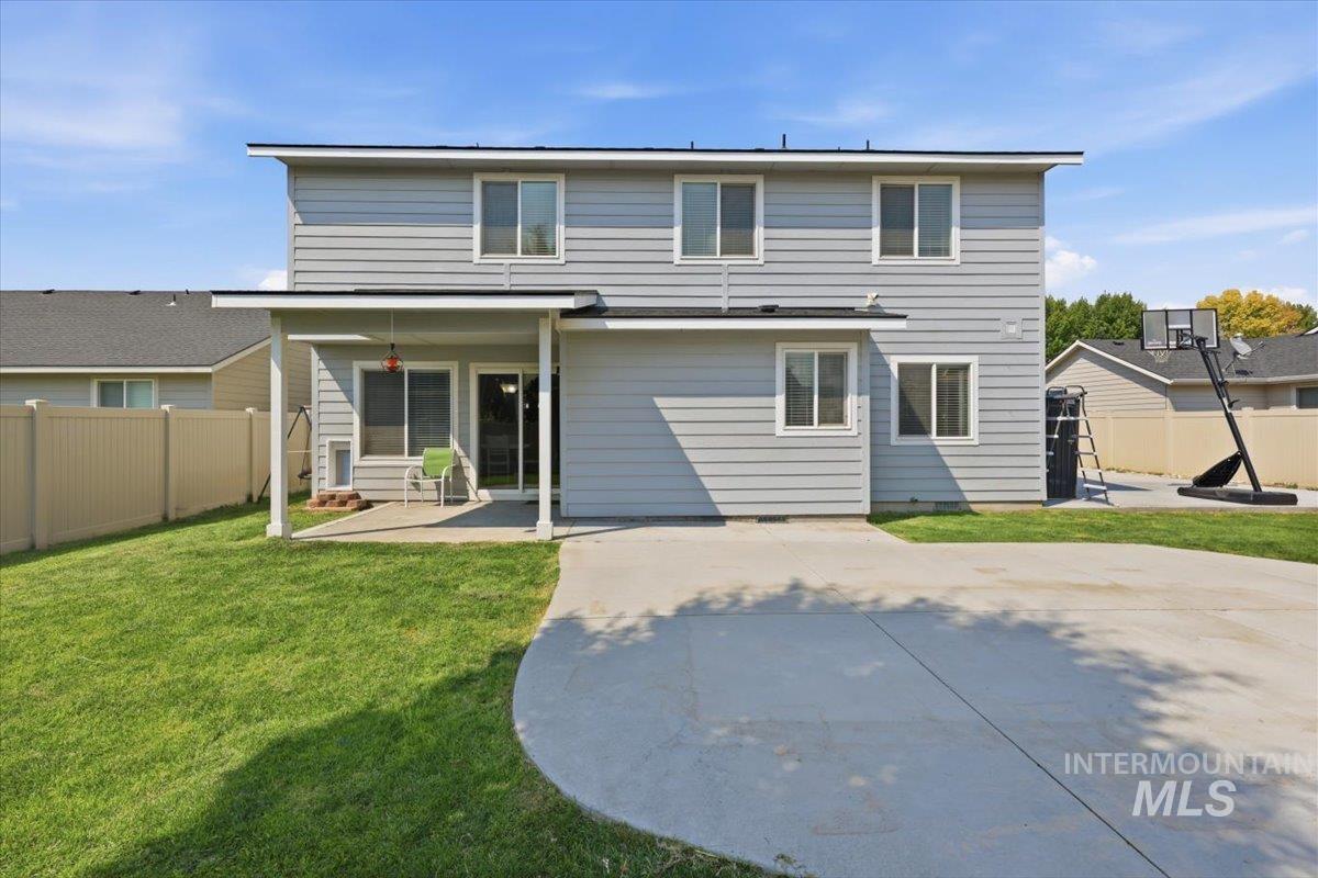 1929 W Crenshaw St, Kuna, Idaho 83634, 5 Bedrooms, 2.5 Bathrooms, Residential For Sale, Price $585,000,MLS 98997128