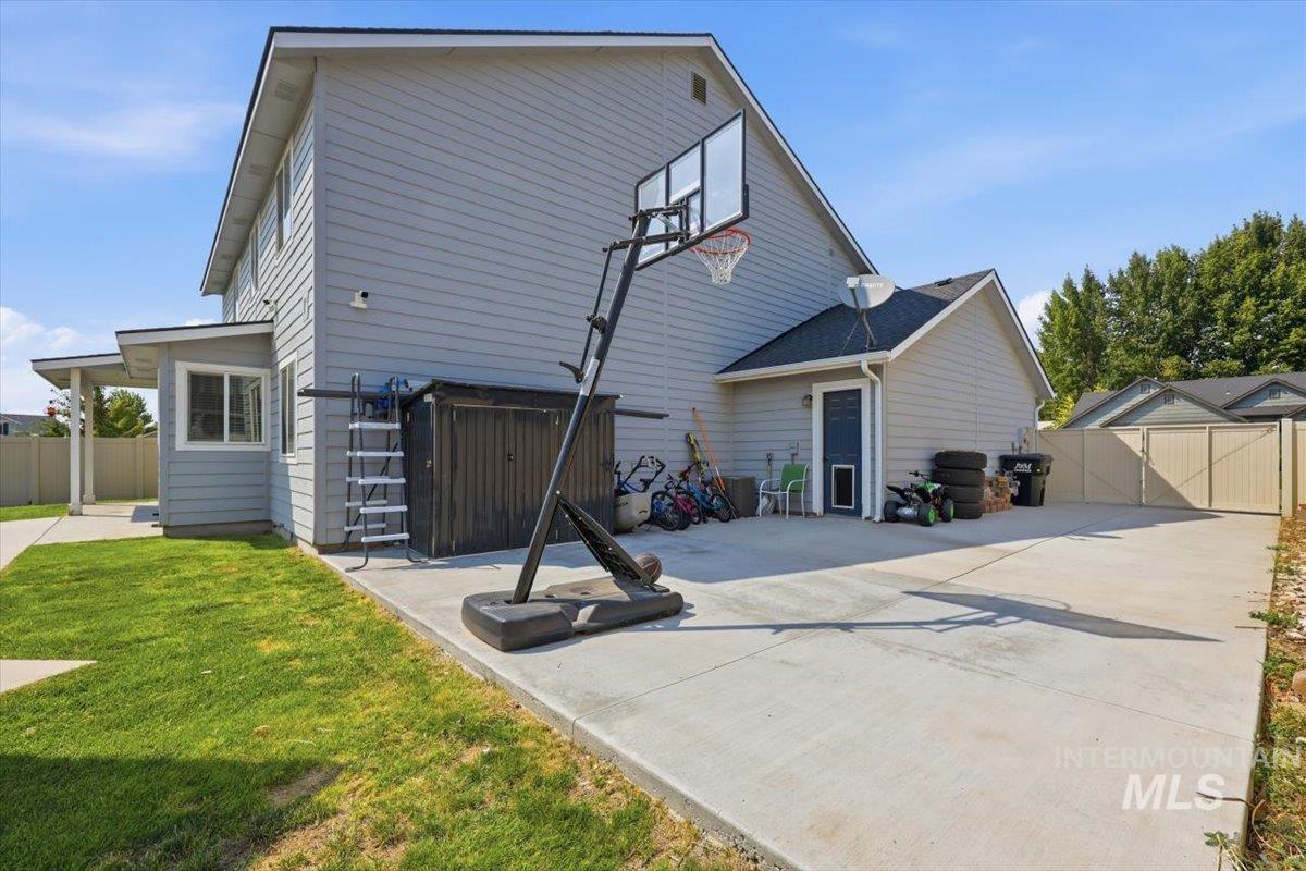 1929 W Crenshaw St, Kuna, Idaho 83634, 5 Bedrooms, 2.5 Bathrooms, Residential For Sale, Price $585,000,MLS 98997128
