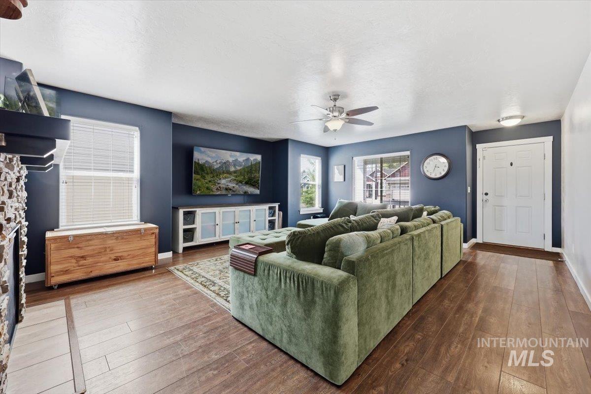 1929 W Crenshaw St, Kuna, Idaho 83634, 5 Bedrooms, 2.5 Bathrooms, Residential For Sale, Price $585,000,MLS 98997128