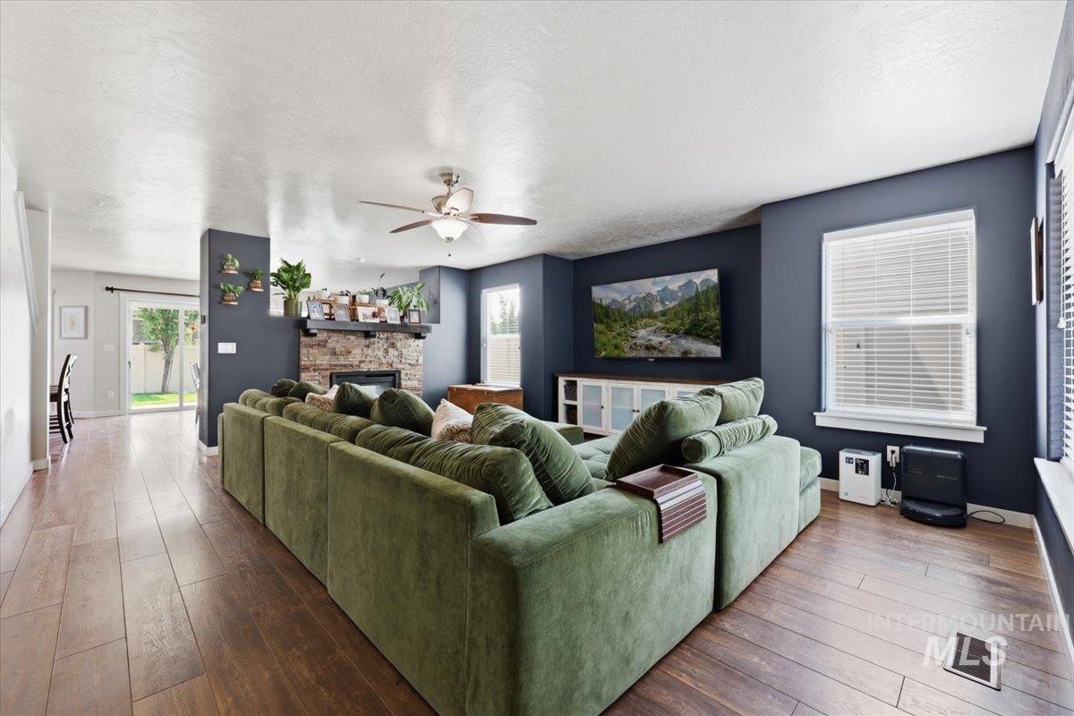 1929 W Crenshaw St, Kuna, Idaho 83634, 5 Bedrooms, 2.5 Bathrooms, Residential For Sale, Price $585,000,MLS 98997128