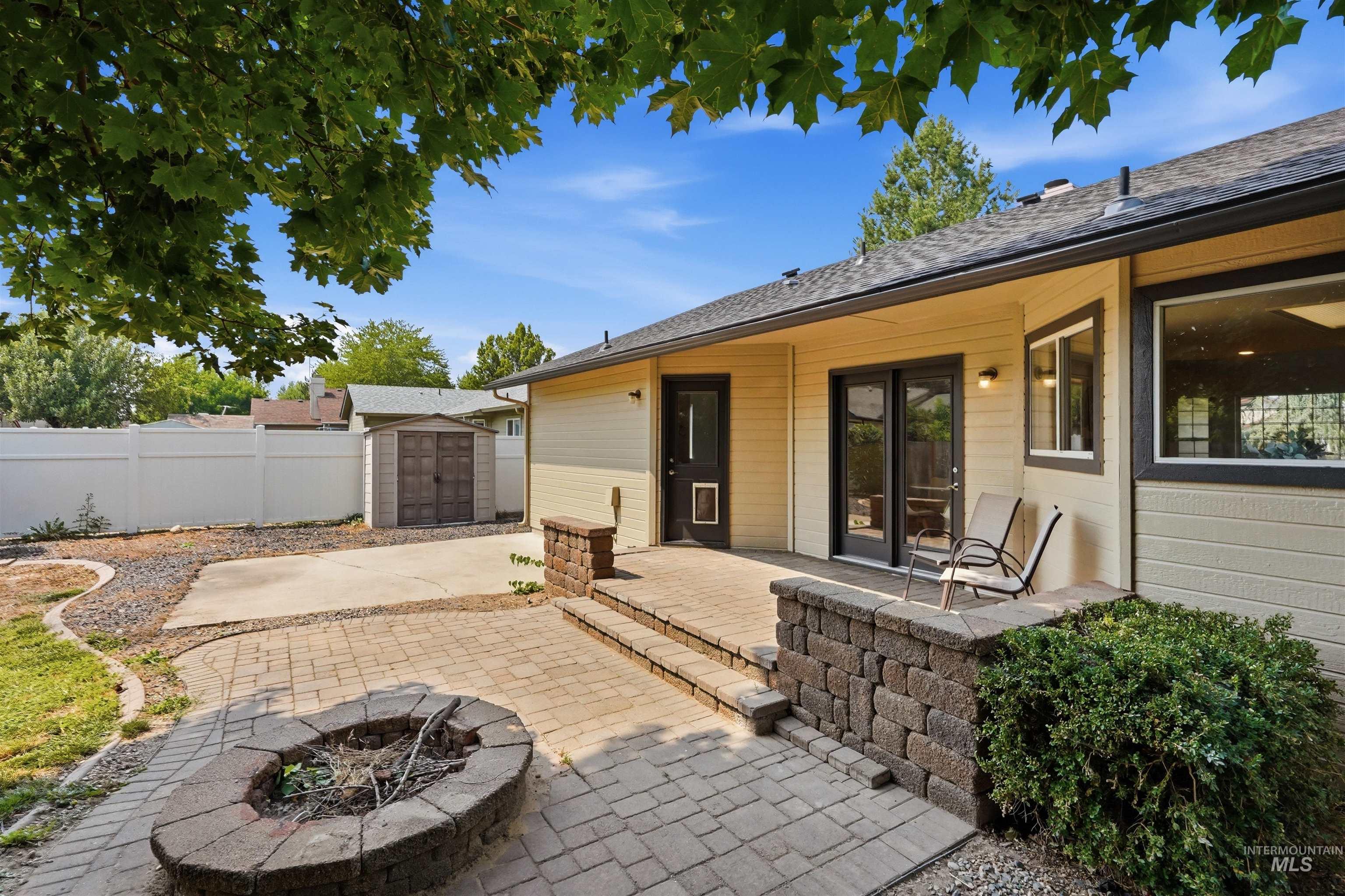 10045 W Lupine St, Boise, Idaho 83704, 3 Bedrooms, 2 Bathrooms, Residential For Sale, Price $424,900,MLS 98997129