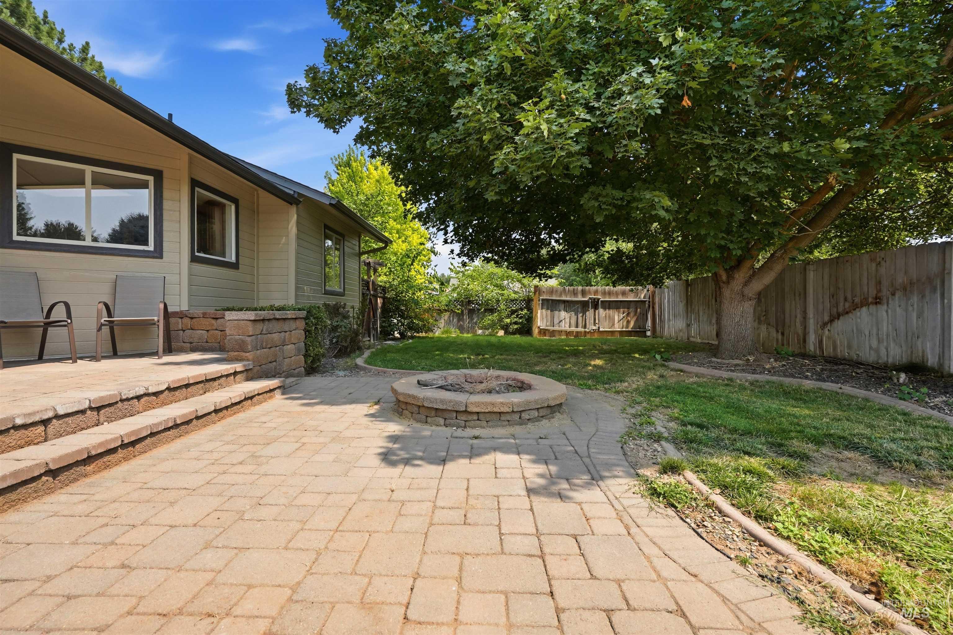 10045 W Lupine St, Boise, Idaho 83704, 3 Bedrooms, 2 Bathrooms, Residential For Sale, Price $424,900,MLS 98997129
