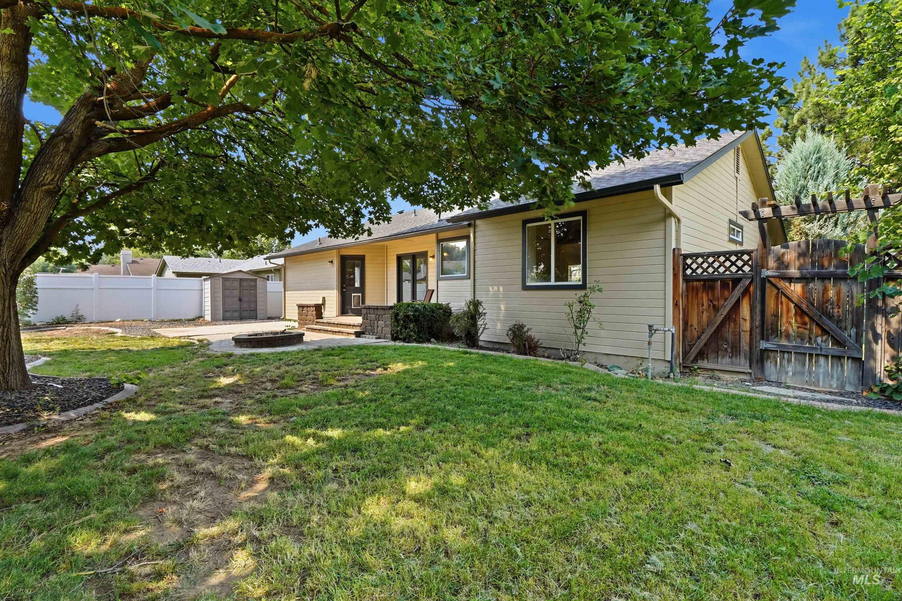 10045 W Lupine St, Boise, Idaho 83704, 3 Bedrooms, 2 Bathrooms, Residential For Sale, Price $424,900,MLS 98997129