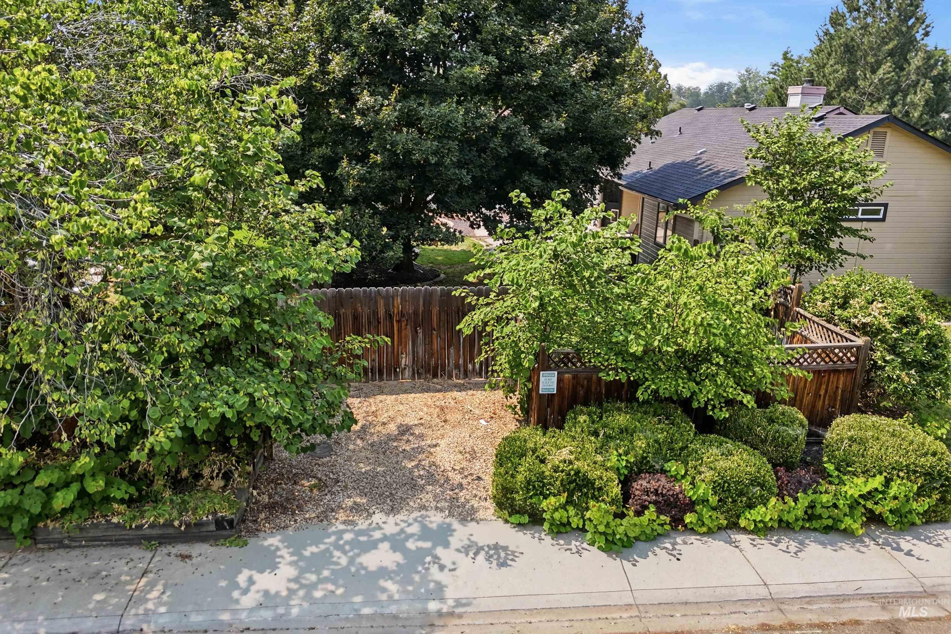 10045 W Lupine St, Boise, Idaho 83704, 3 Bedrooms, 2 Bathrooms, Residential For Sale, Price $424,900,MLS 98997129