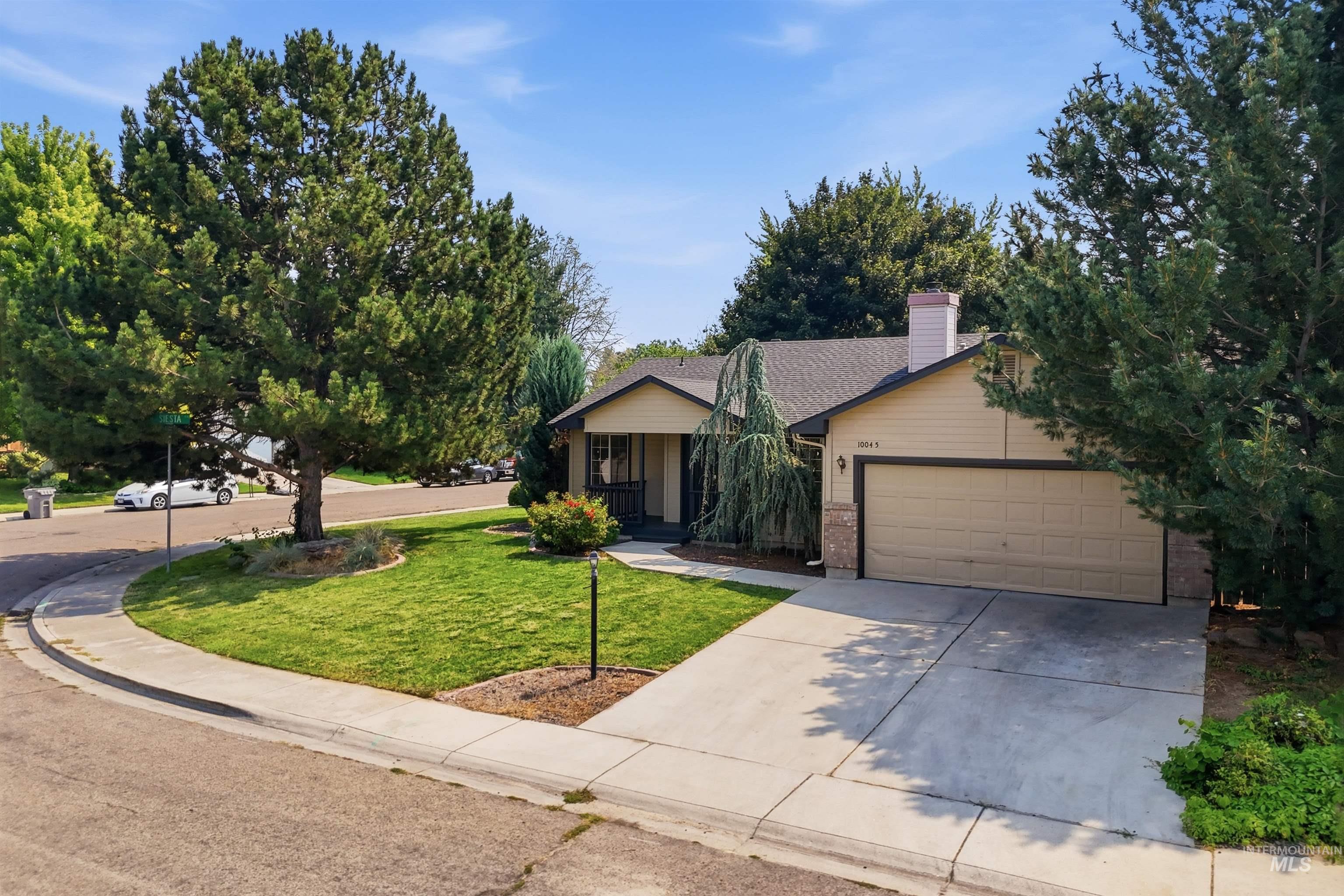 10045 W Lupine St, Boise, Idaho 83704, 3 Bedrooms, 2 Bathrooms, Residential For Sale, Price $424,900,MLS 98997129