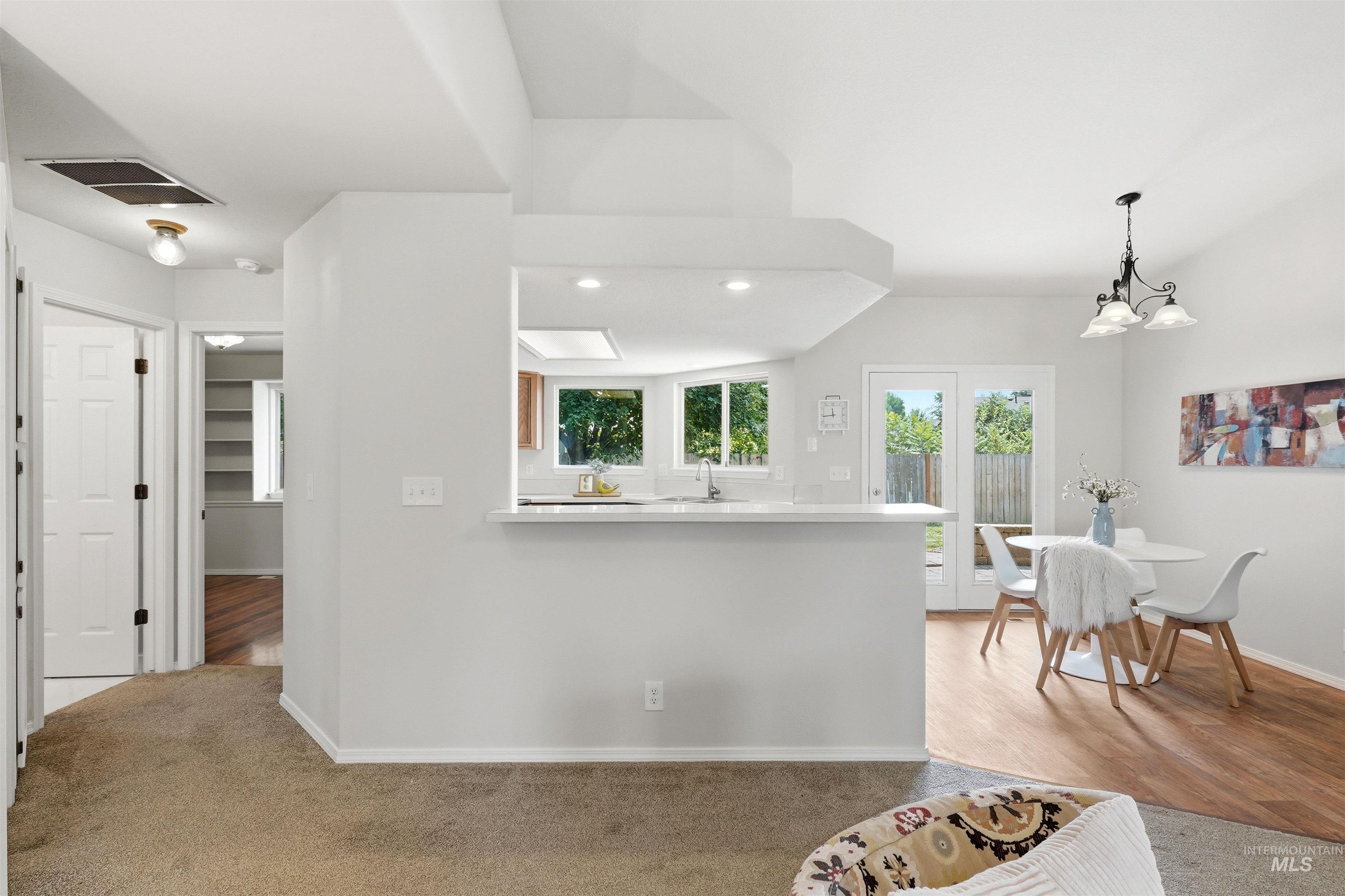 10045 W Lupine St, Boise, Idaho 83704, 3 Bedrooms, 2 Bathrooms, Residential For Sale, Price $424,900,MLS 98997129