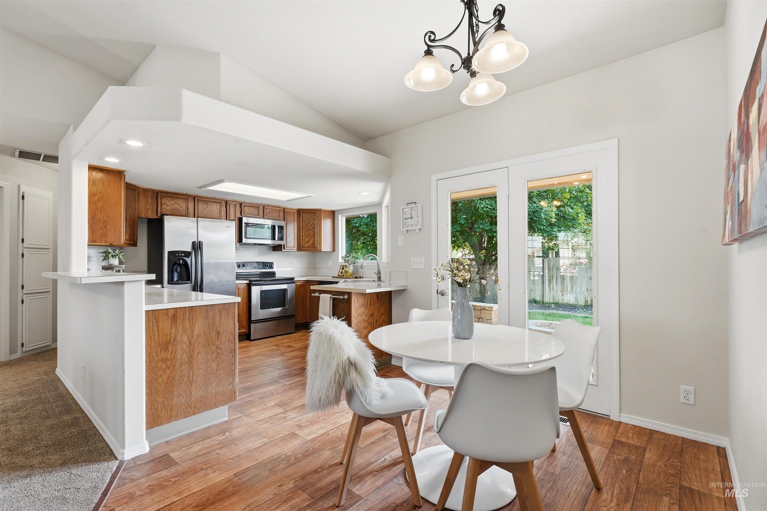 10045 W Lupine St, Boise, Idaho 83704, 3 Bedrooms, 2 Bathrooms, Residential For Sale, Price $424,900,MLS 98997129
