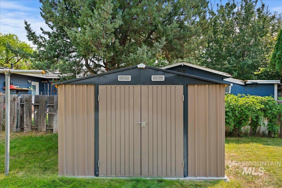 6315 W Dorian Street, Boise, Idaho 83709, 3 Bedrooms, 1 Bathroom, Residential For Sale, Price $319,900,MLS 98997132