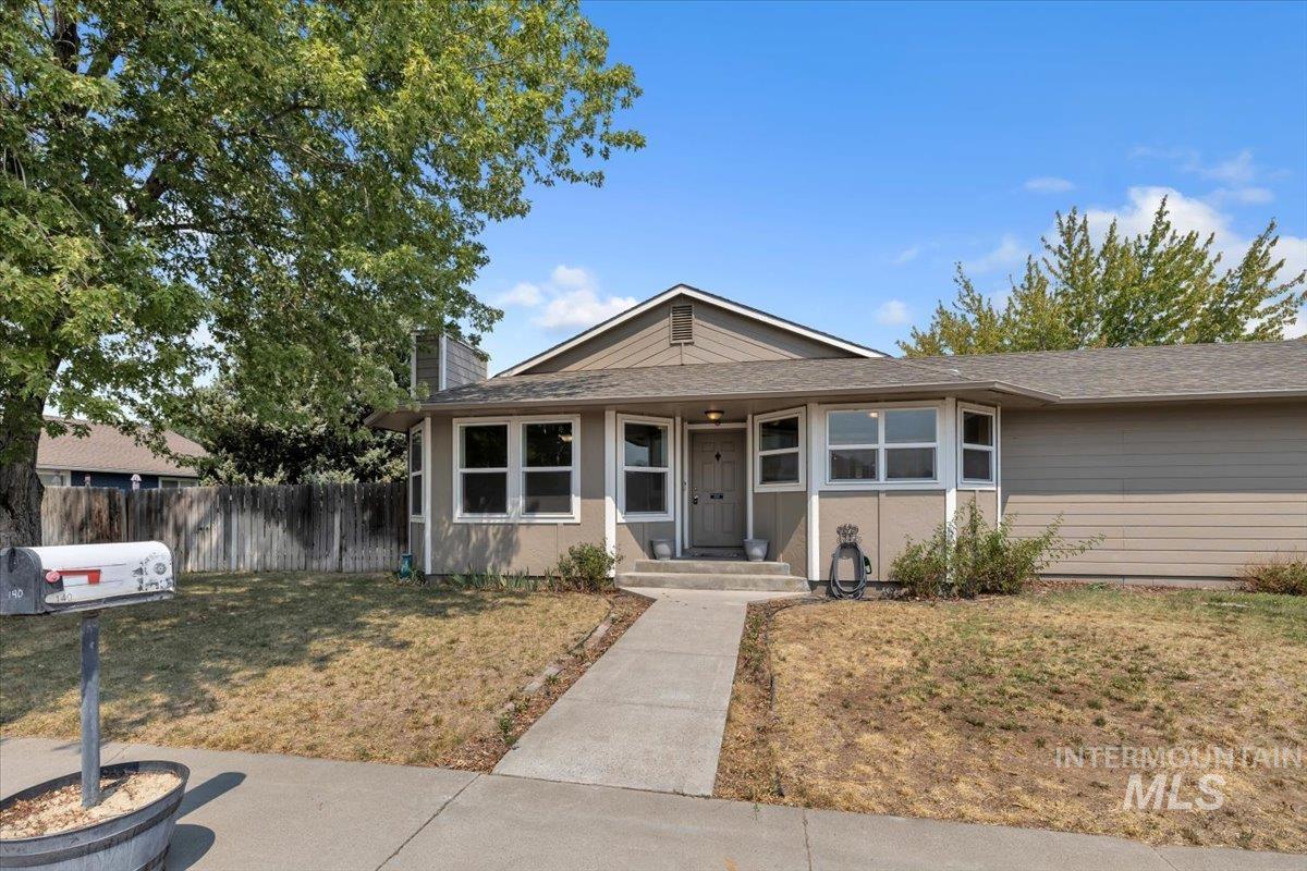140 W 15th N, Mountain Home, Idaho 83647, 3 Bedrooms, 2 Bathrooms, Residential For Sale, Price $295,000,MLS 98997133