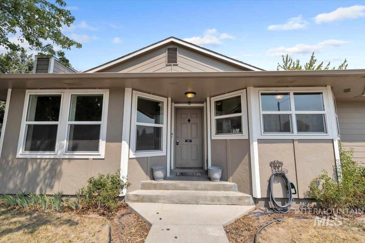 140 W 15th N, Mountain Home, Idaho 83647, 3 Bedrooms, 2 Bathrooms, Residential For Sale, Price $295,000,MLS 98997133