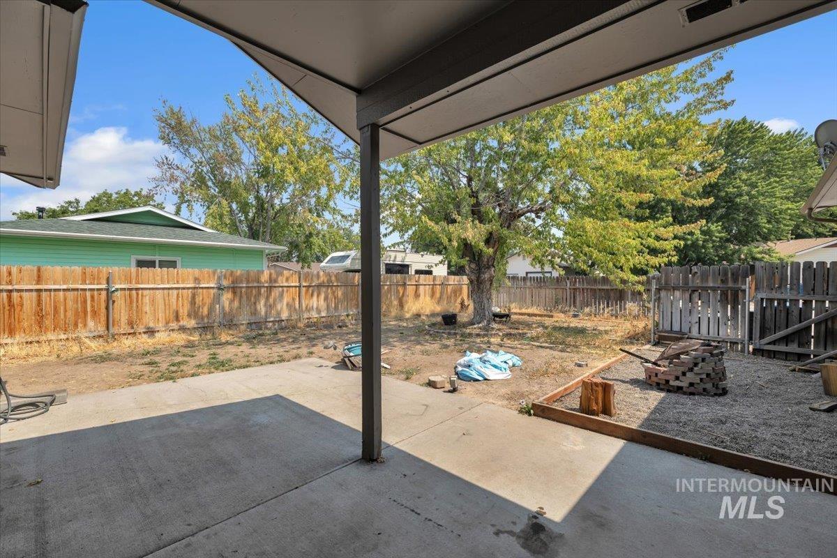 140 W 15th N, Mountain Home, Idaho 83647, 3 Bedrooms, 2 Bathrooms, Residential For Sale, Price $295,000,MLS 98997133