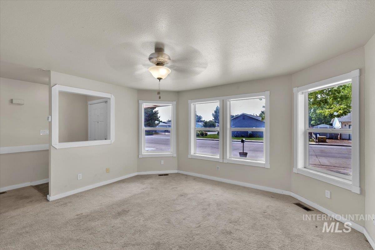 140 W 15th N, Mountain Home, Idaho 83647, 3 Bedrooms, 2 Bathrooms, Residential For Sale, Price $295,000,MLS 98997133