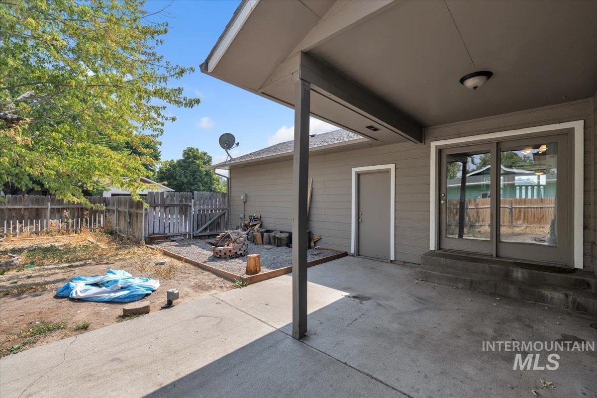 140 W 15th N, Mountain Home, Idaho 83647, 3 Bedrooms, 2 Bathrooms, Residential For Sale, Price $295,000,MLS 98997133