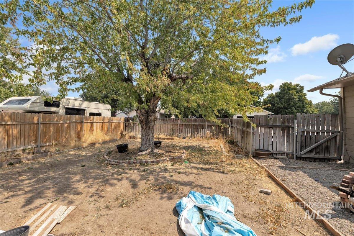 140 W 15th N, Mountain Home, Idaho 83647, 3 Bedrooms, 2 Bathrooms, Residential For Sale, Price $295,000,MLS 98997133