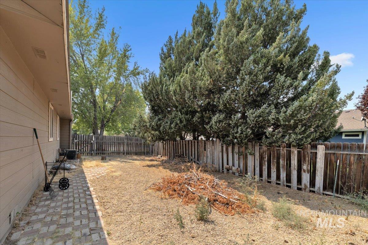140 W 15th N, Mountain Home, Idaho 83647, 3 Bedrooms, 2 Bathrooms, Residential For Sale, Price $295,000,MLS 98997133