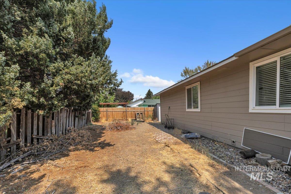 140 W 15th N, Mountain Home, Idaho 83647, 3 Bedrooms, 2 Bathrooms, Residential For Sale, Price $295,000,MLS 98997133
