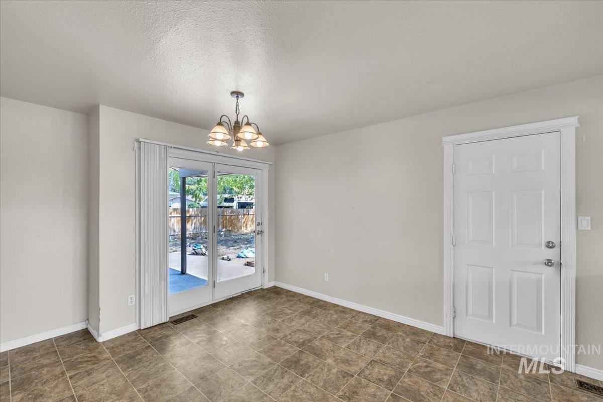 140 W 15th N, Mountain Home, Idaho 83647, 3 Bedrooms, 2 Bathrooms, Residential For Sale, Price $295,000,MLS 98997133