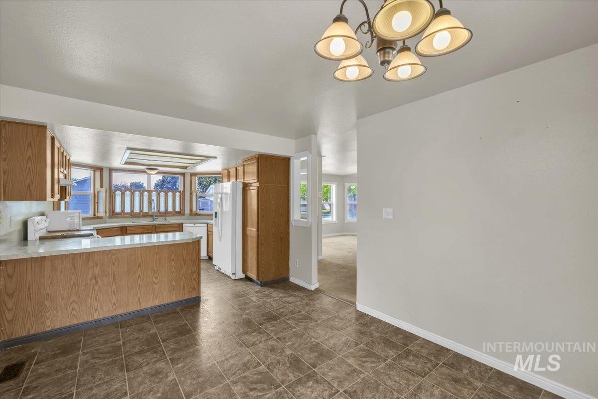 140 W 15th N, Mountain Home, Idaho 83647, 3 Bedrooms, 2 Bathrooms, Residential For Sale, Price $295,000,MLS 98997133