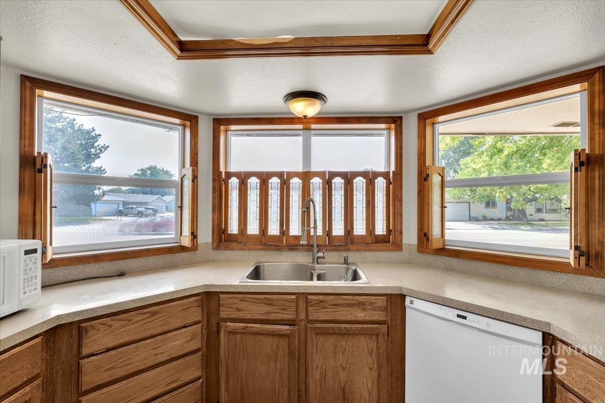 140 W 15th N, Mountain Home, Idaho 83647, 3 Bedrooms, 2 Bathrooms, Residential For Sale, Price $295,000,MLS 98997133