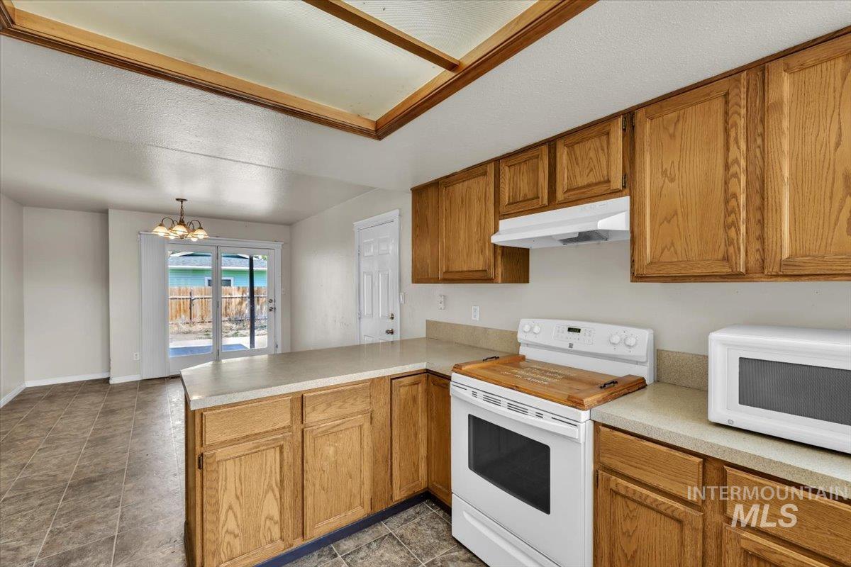 140 W 15th N, Mountain Home, Idaho 83647, 3 Bedrooms, 2 Bathrooms, Residential For Sale, Price $295,000,MLS 98997133