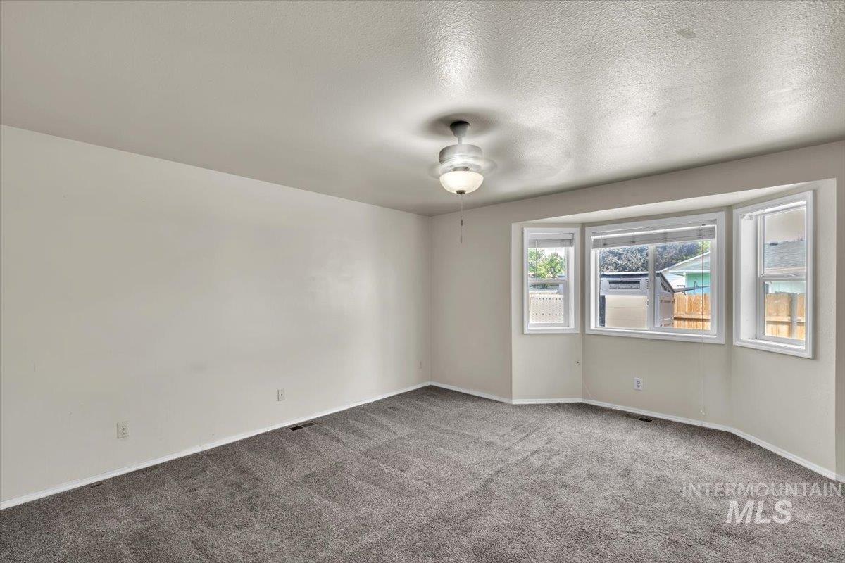 140 W 15th N, Mountain Home, Idaho 83647, 3 Bedrooms, 2 Bathrooms, Residential For Sale, Price $295,000,MLS 98997133