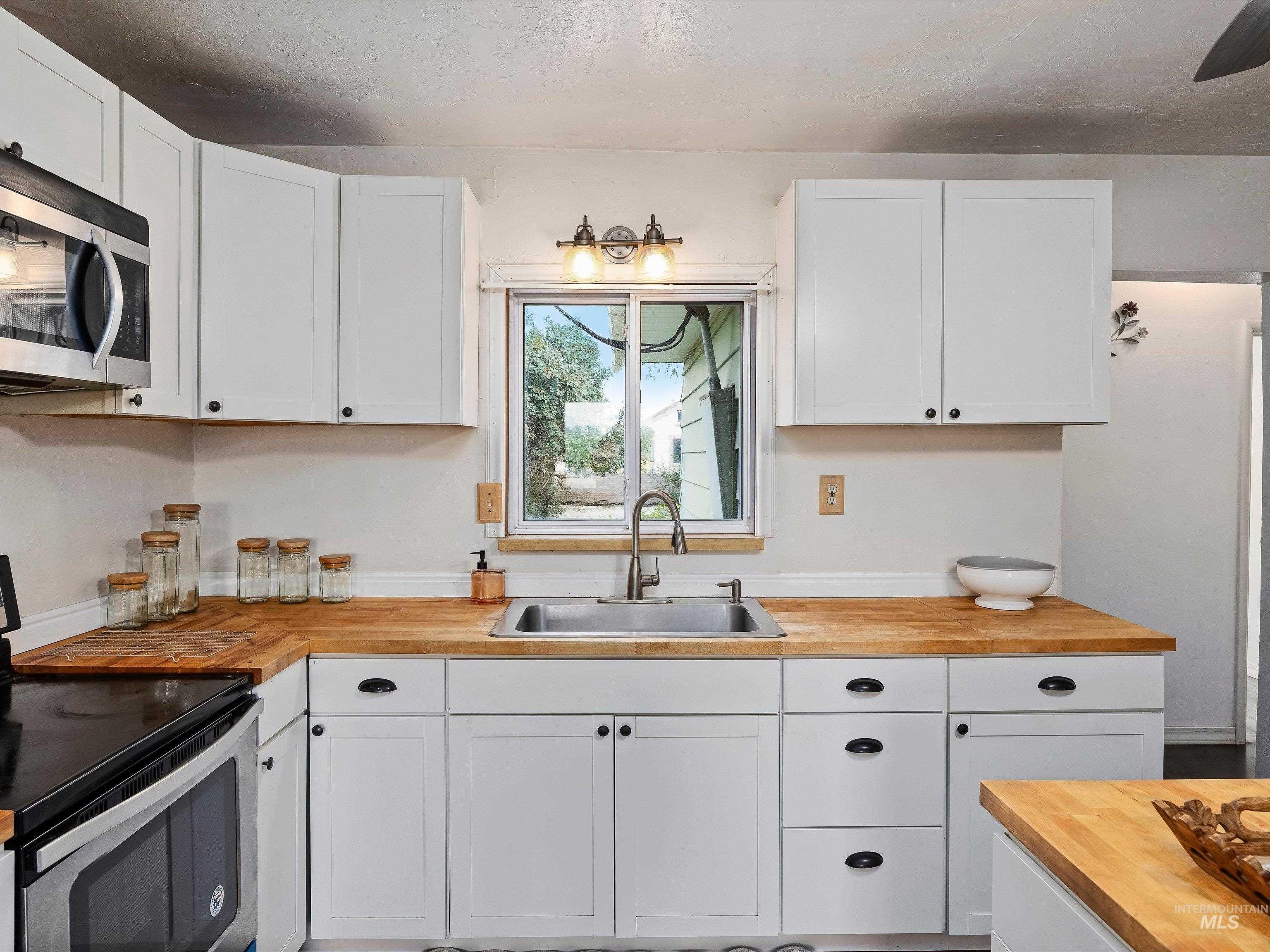 211 W 200 N, Rupert, Idaho 83350, 4 Bedrooms, 1 Bathroom, Residential For Sale, Price $325,000, 98997135