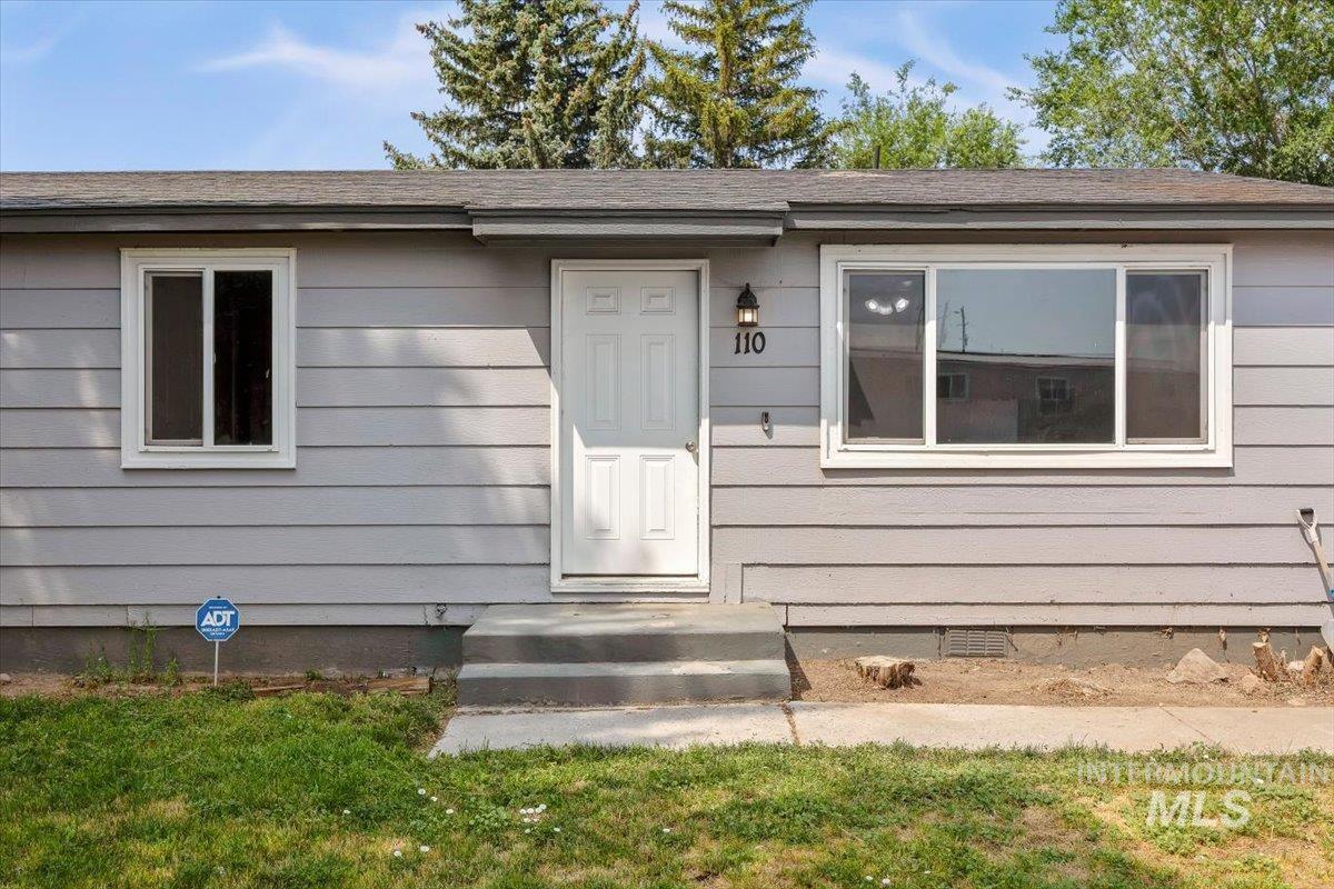 110 Park St N, Hazelton, Idaho 83335, 3 Bedrooms, 2 Bathrooms, Residential For Sale, Price $275,000,MLS 98997138