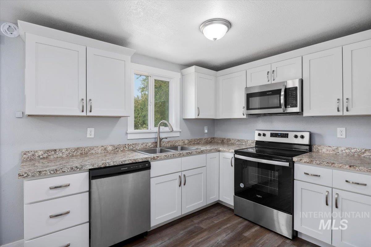 110 Park St N, Hazelton, Idaho 83335, 3 Bedrooms, 2 Bathrooms, Residential For Sale, Price $275,000,MLS 98997138