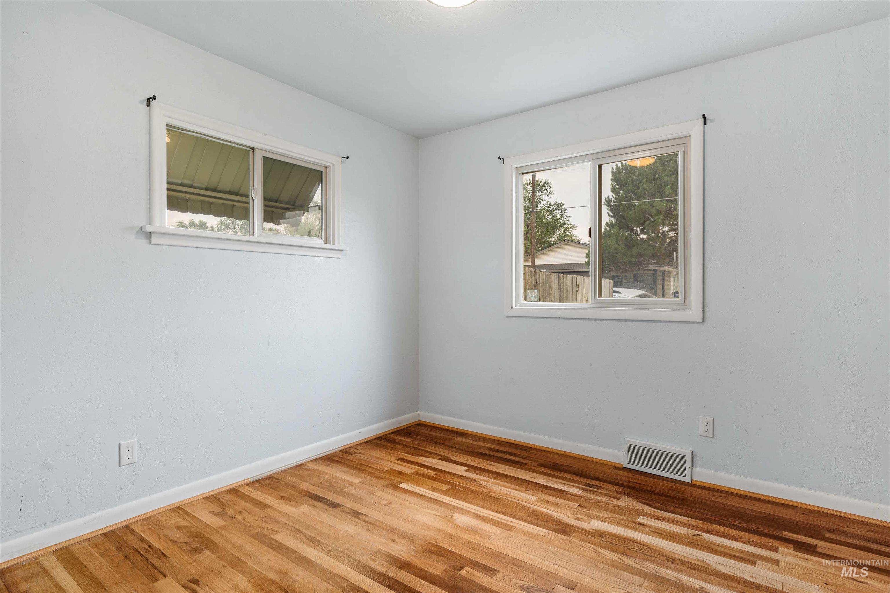 365 Caswell Ave. West, Twin Falls, Idaho 83301, 2 Bedrooms, 1 Bathroom, Residential For Sale, Price $280,000,MLS 98997144