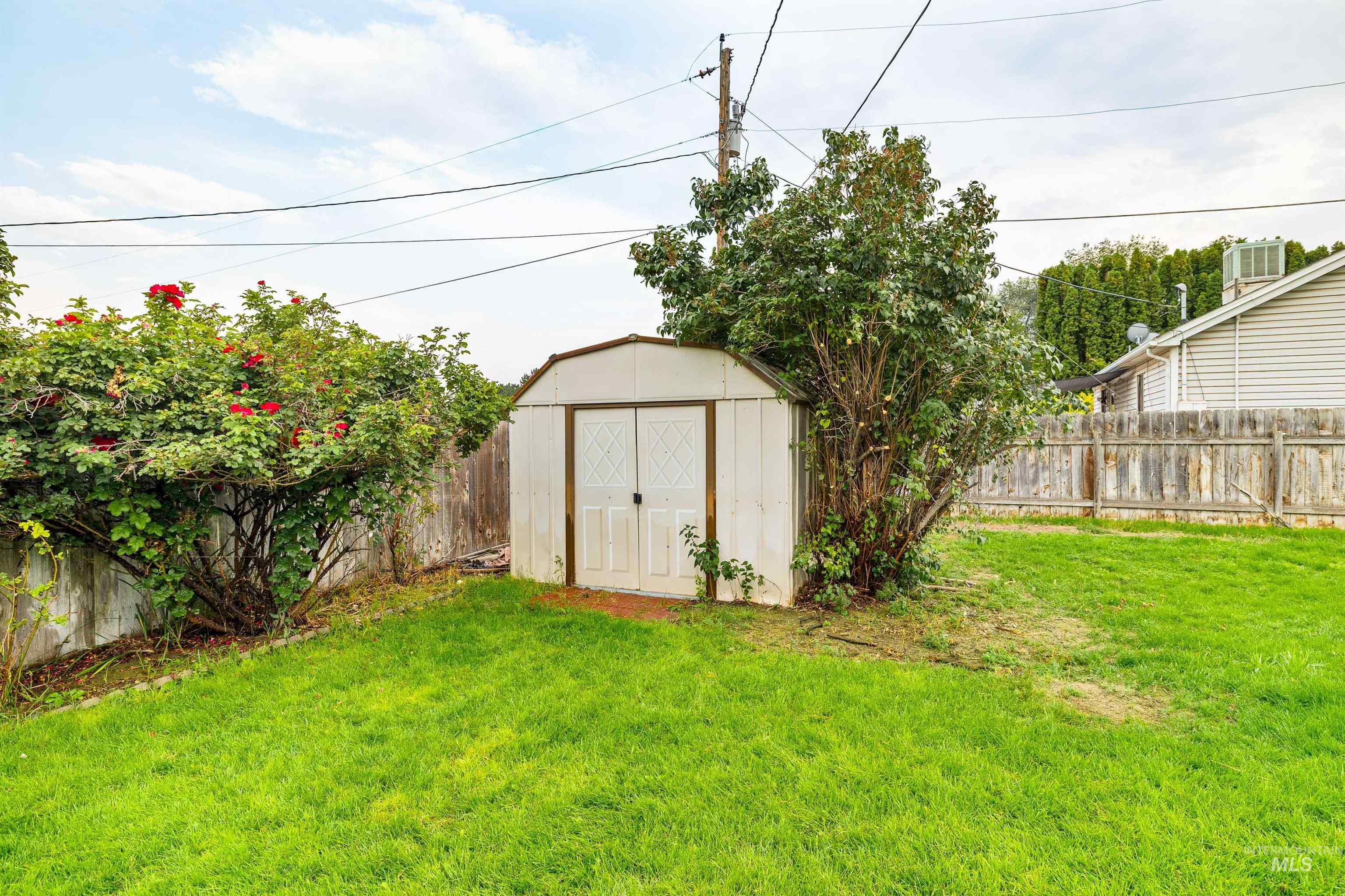 365 Caswell Ave. West, Twin Falls, Idaho 83301, 2 Bedrooms, 1 Bathroom, Residential For Sale, Price $280,000,MLS 98997144