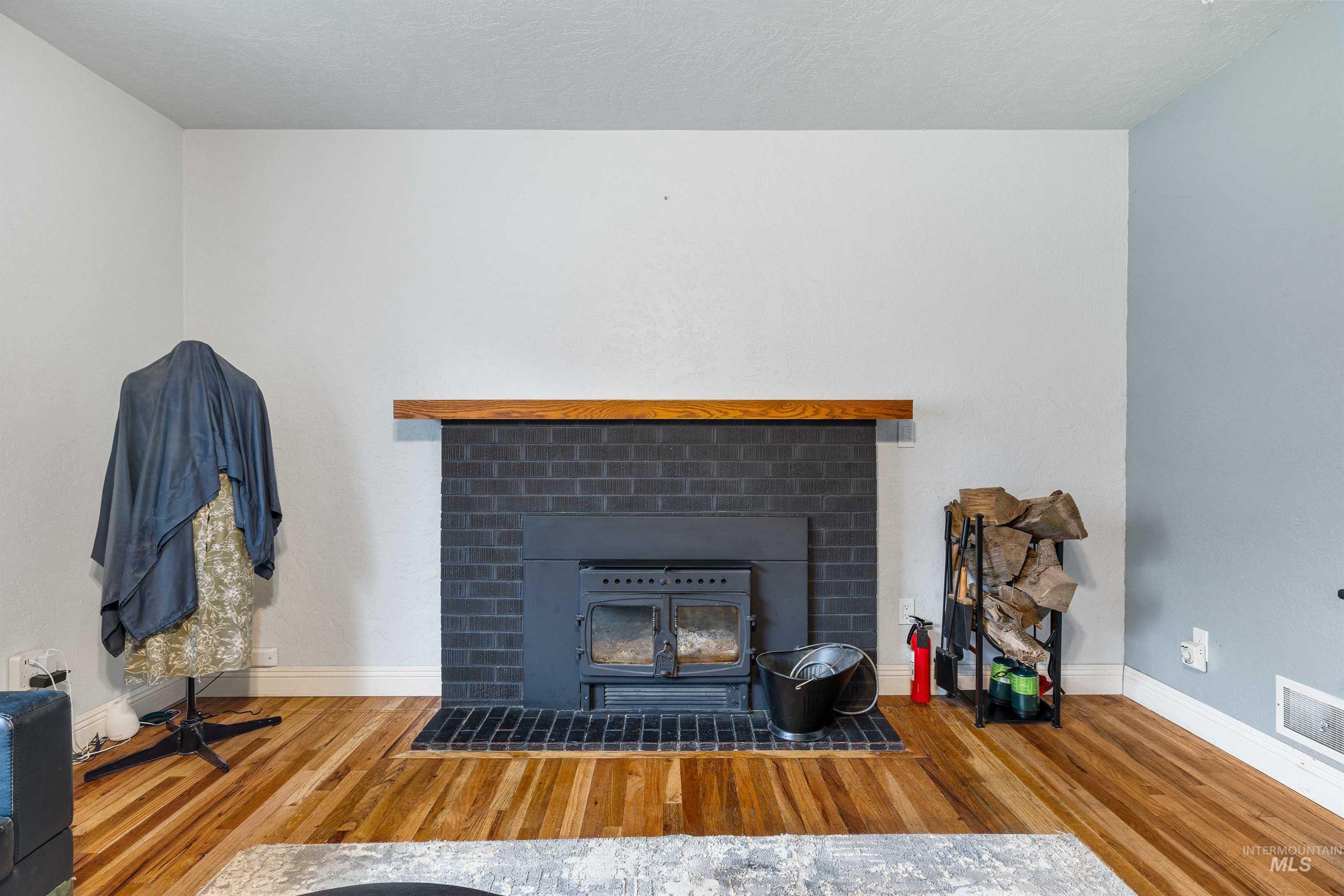 365 Caswell Ave. West, Twin Falls, Idaho 83301, 2 Bedrooms, 1 Bathroom, Residential For Sale, Price $280,000,MLS 98997144