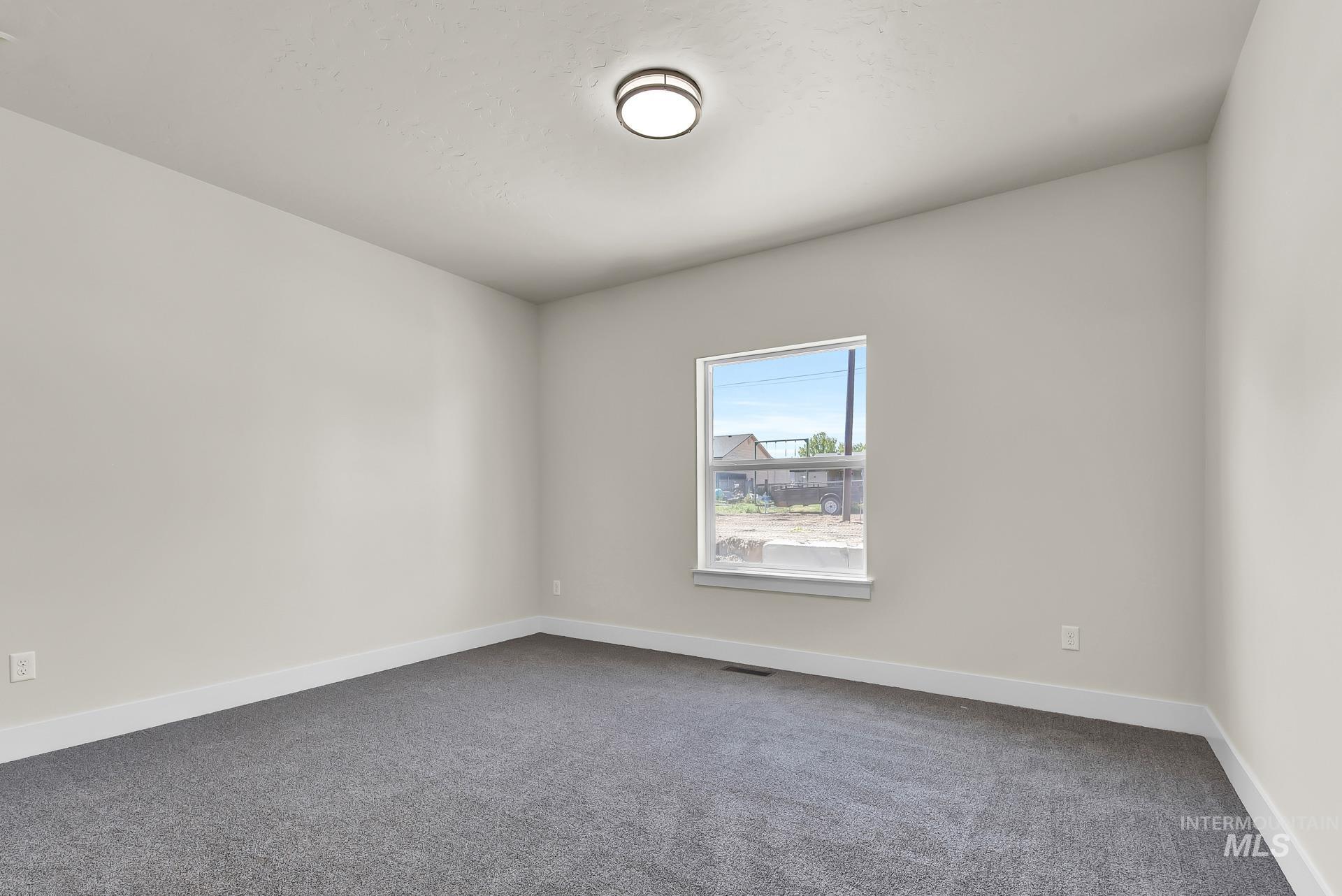917 Sierra St, Vale, Oregon 97918, 3 Bedrooms, 2 Bathrooms, Residential For Sale, Price $345,000,MLS 98997156